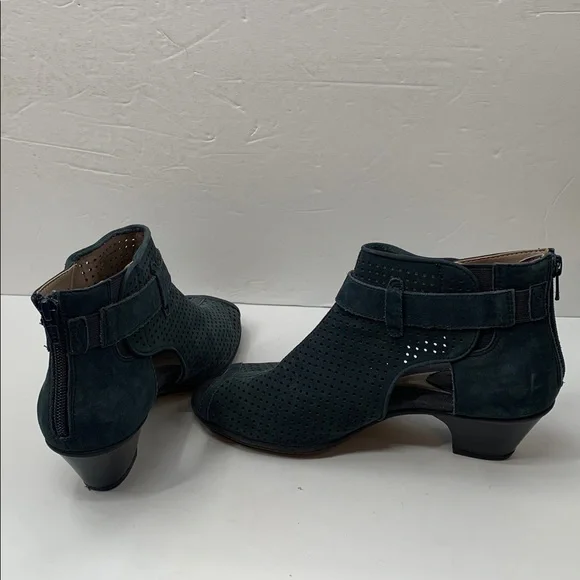 Earth Keri Perforated Nubuck Peep Toe Heeled Ankle Boots Moroccan Blue Size 7.5 - Picture 4 of 7